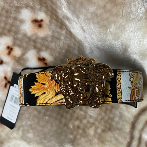 Versace - Picture 4 of 7